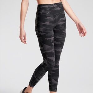 Athleta Women's Ultimate Camo 7/8 Tight 531773 Black Camo Size M